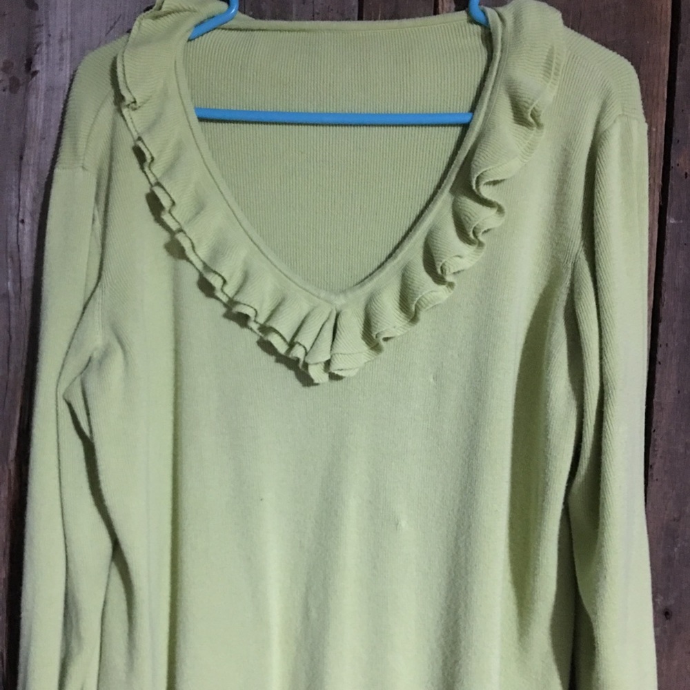 Green sweater with Ruffles